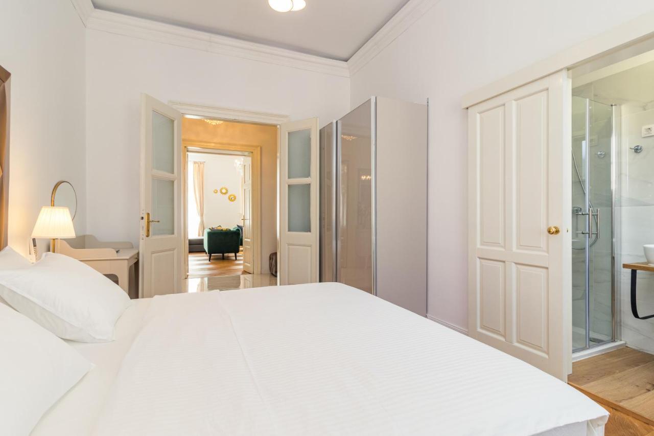 Apartment Augier - Elegant & Spacious - City Centre Pula Exterior photo