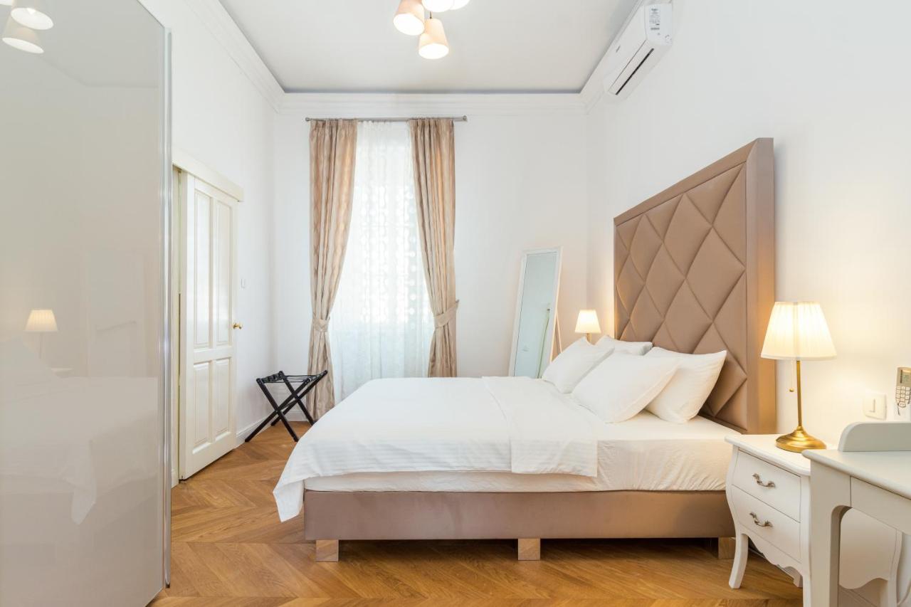 Apartment Augier - Elegant & Spacious - City Centre Pula Exterior photo
