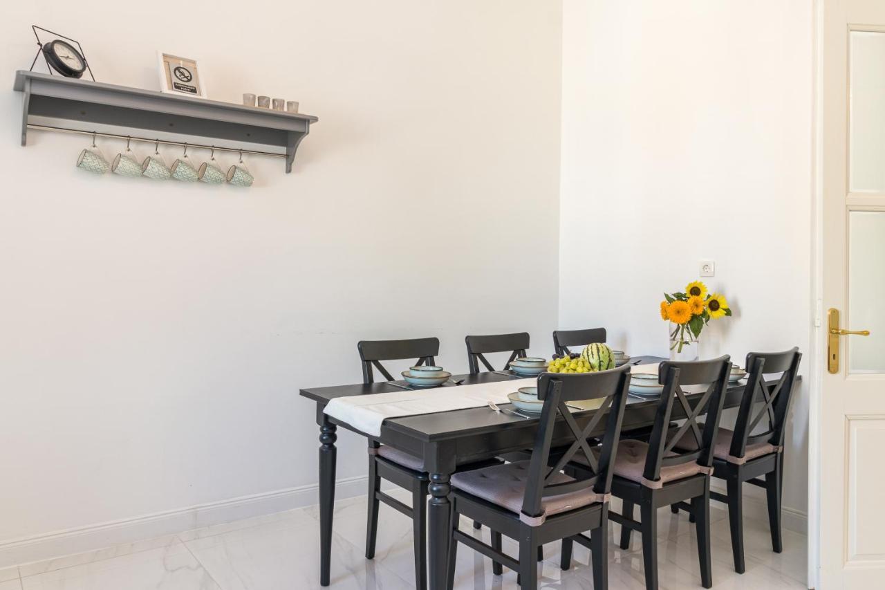 Apartment Augier - Elegant & Spacious - City Centre Pula Exterior photo