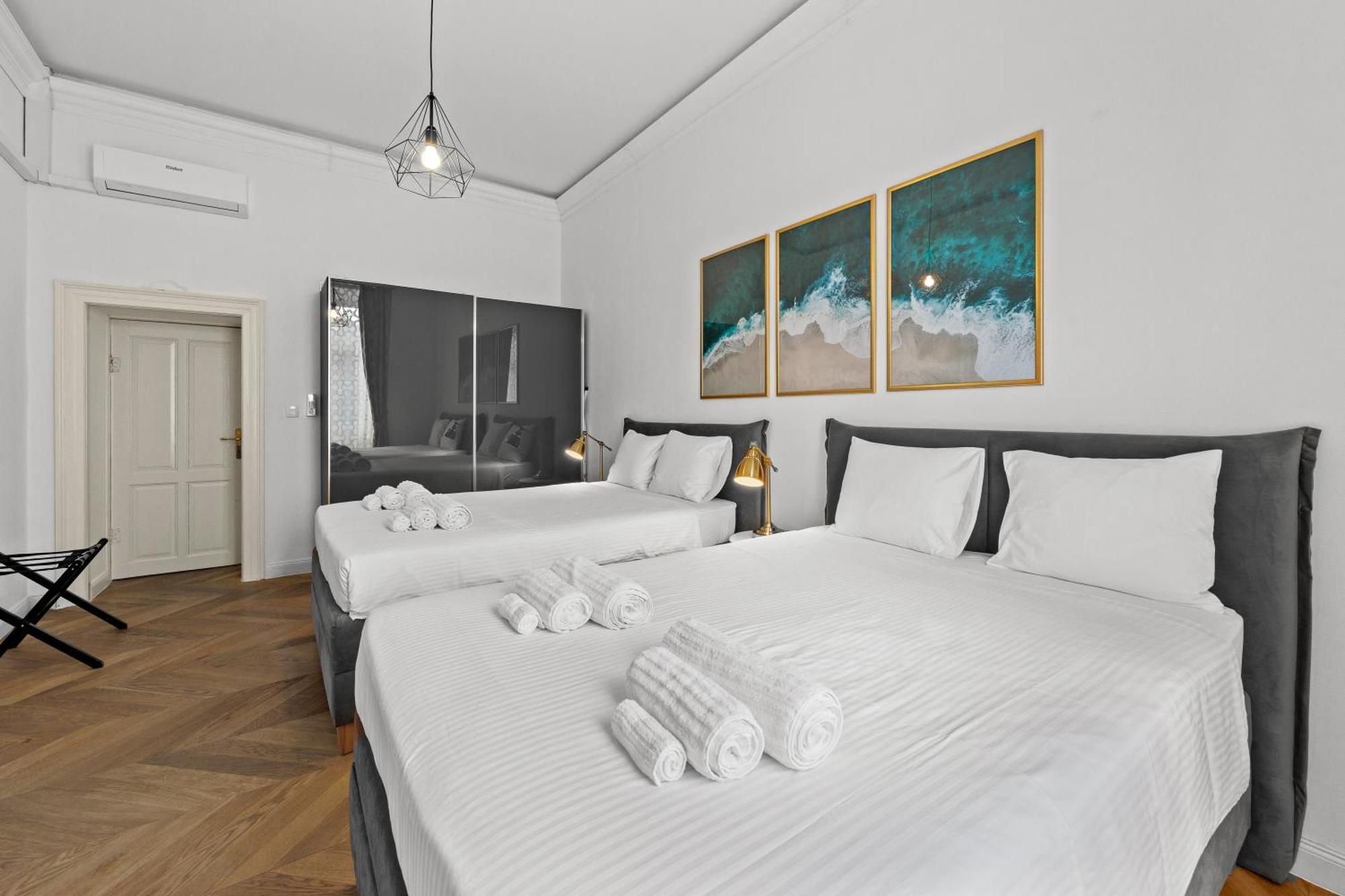 Apartment Augier - Elegant & Spacious - City Centre Pula Exterior photo