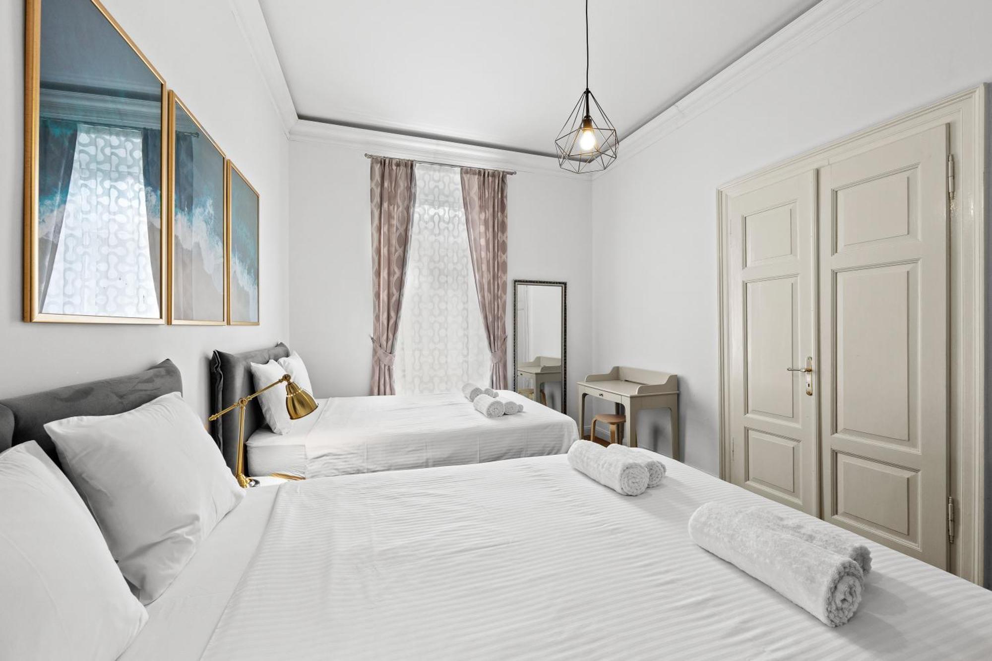 Apartment Augier - Elegant & Spacious - City Centre Pula Exterior photo